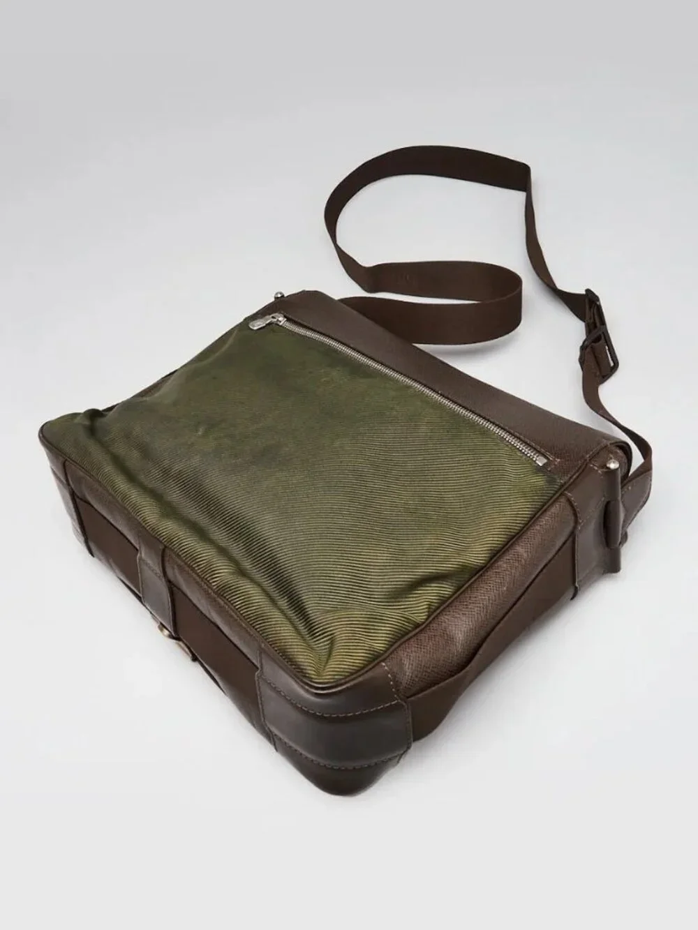 Louis Vuitton Brown Taiga Leather Viktor Messenger Bag